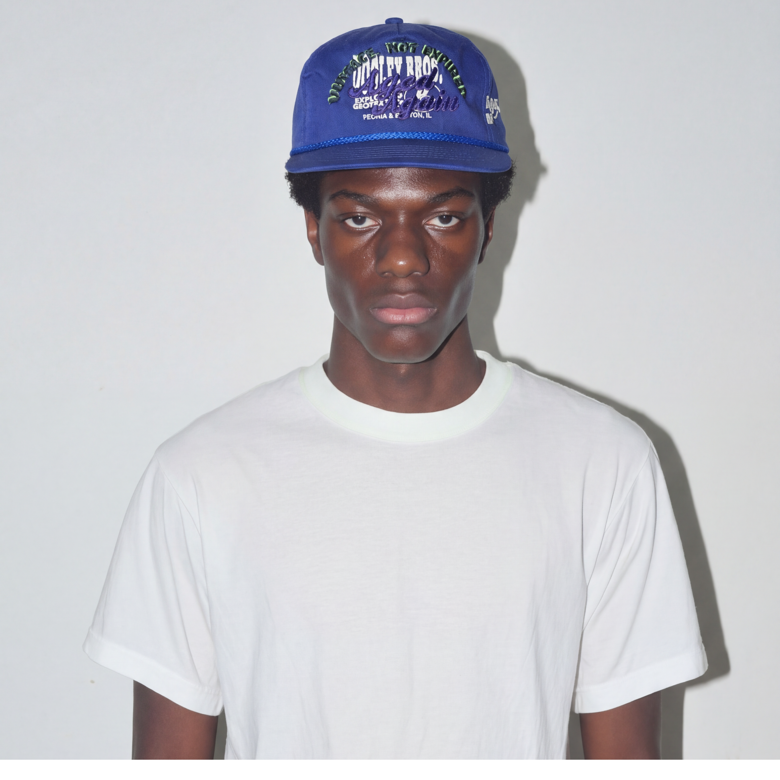 MIT ANWÜRDE ALTERN - VINTAGE-HUT